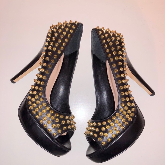 NWOT VINCE CAMUTO ”Mandie” SEXY Studded Spike Peep Toe Heels/ Pumps - Picture 4 of 10